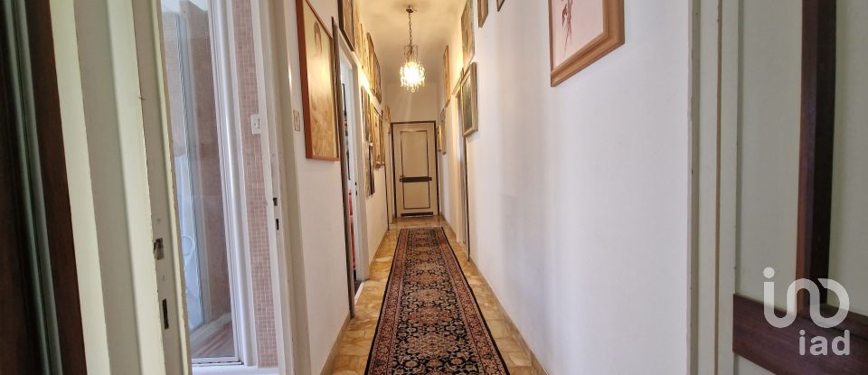 Appartamento 5 locali di 220 m² a Genova (16131)