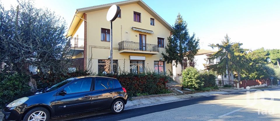 Appartamento 6 locali di 135 m² a Notaresco (64024)