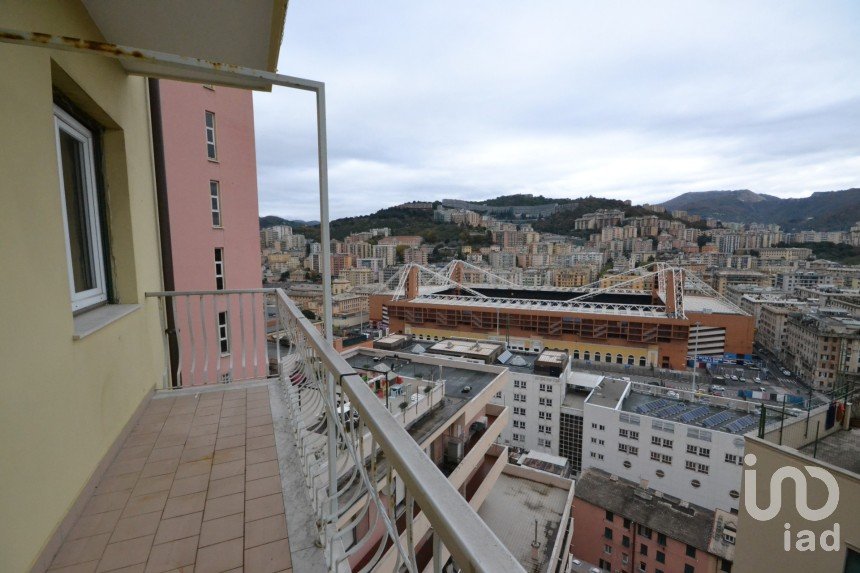 Four-room apartment of 97 m² in Genova (16137)