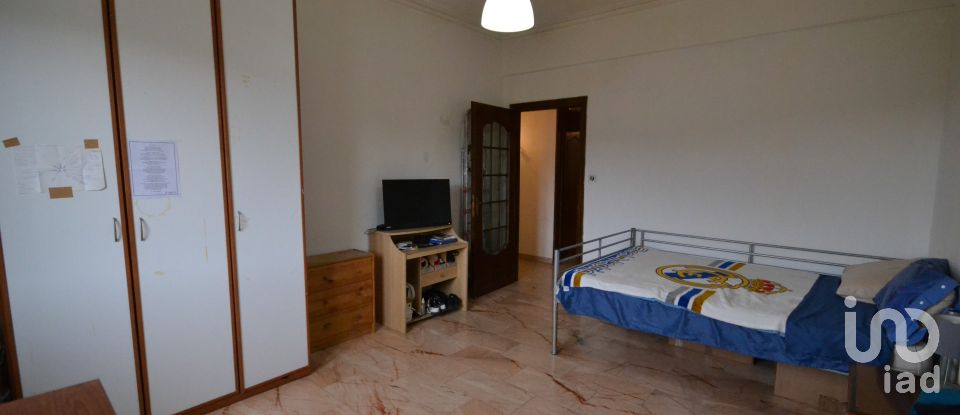 Four-room apartment of 97 m² in Genova (16137)