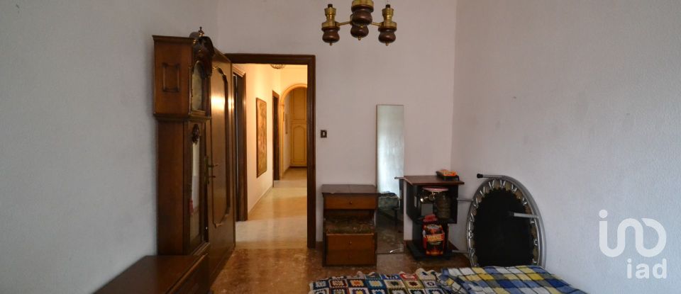 Four-room apartment of 97 m² in Genova (16137)