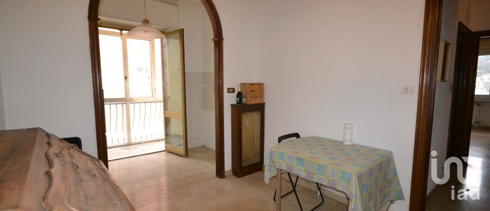 Four-room apartment of 97 m² in Genova (16137)