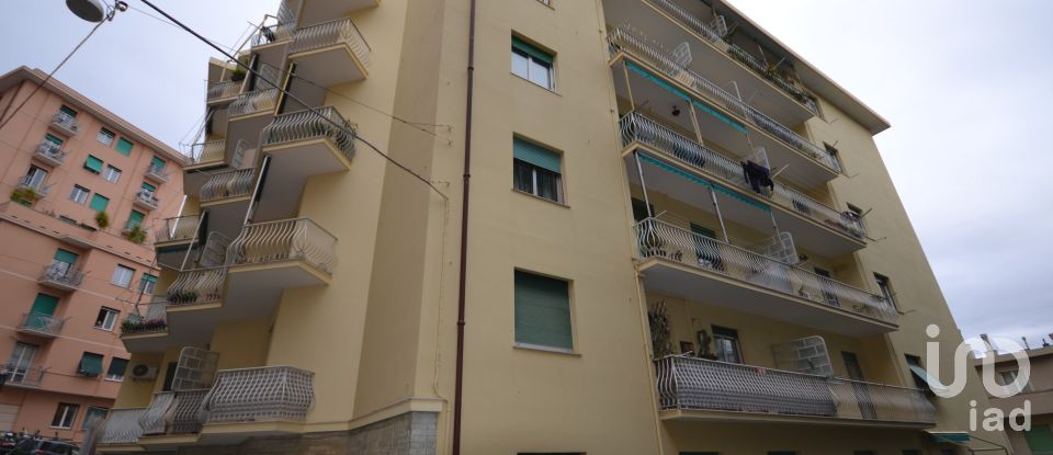 Four-room apartment of 97 m² in Genova (16137)