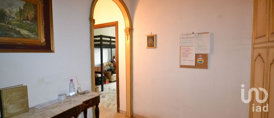 Four-room apartment of 97 m² in Genova (16137)