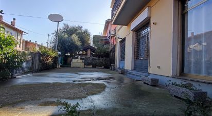 Shop / premises commercial of 168 m² in Notaresco (64024)