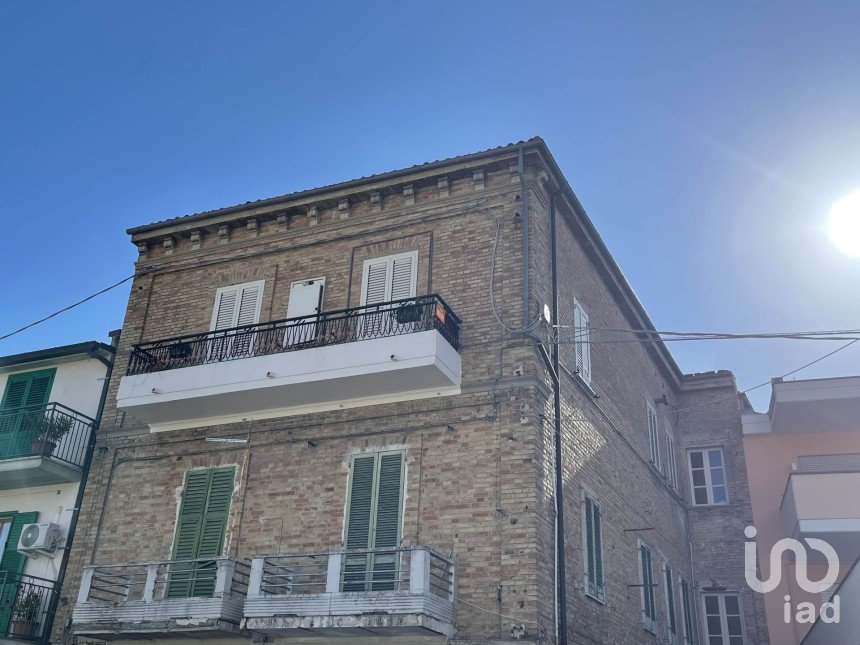 Four-room apartment of 115 m² in Torre de' Passeri (65029)