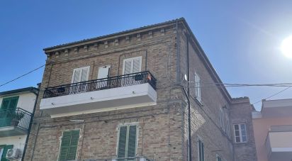 Four-room apartment of 115 m² in Torre de' Passeri (65029)