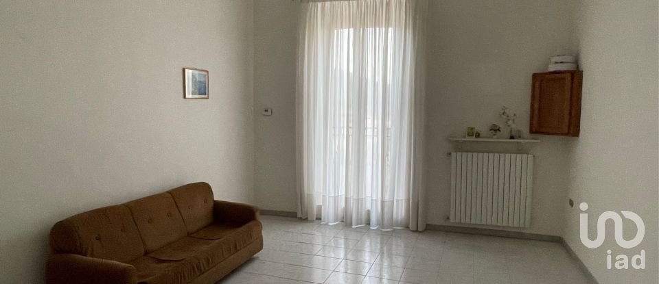 Four-room apartment of 115 m² in Torre de' Passeri (65029)