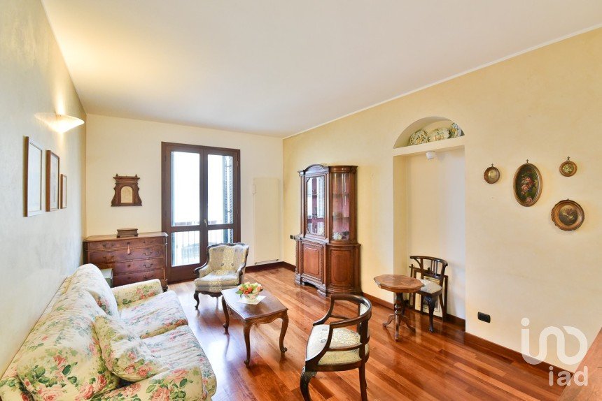 Bilocale di 65 m² a Seregno (20831)