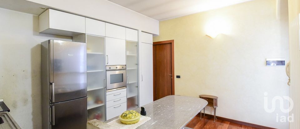 Bilocale di 65 m² a Seregno (20831)