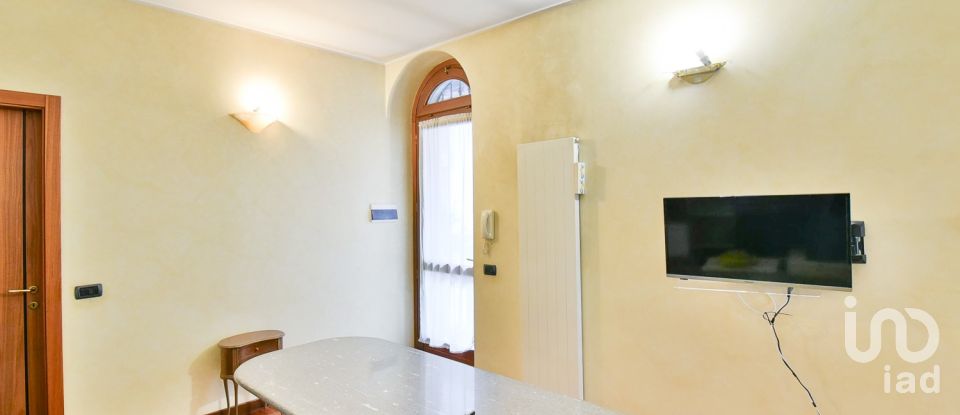 Bilocale di 65 m² a Seregno (20831)