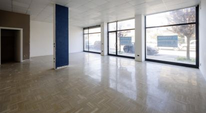 Negozio / locale commerciale di 96 m² in Giulianova (64021)