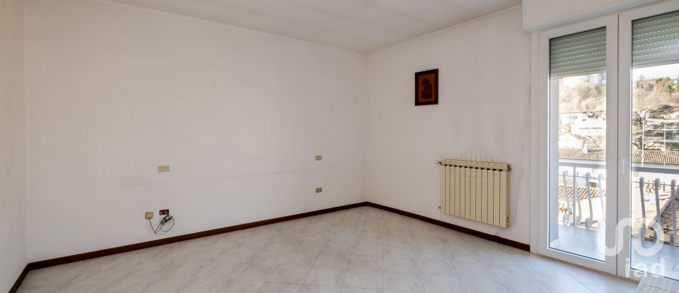 Four-room apartment of 97 m² in Calcinato (25011)