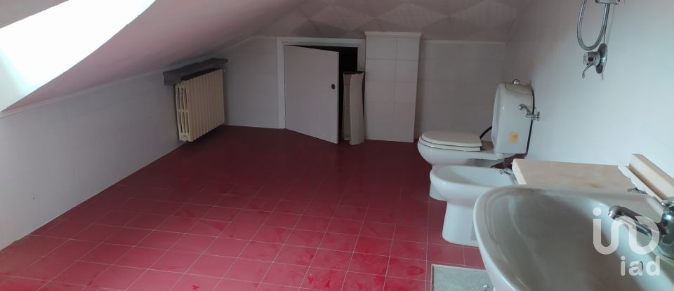 Appartamento 5 locali di 136 m² a Valenza (15048)