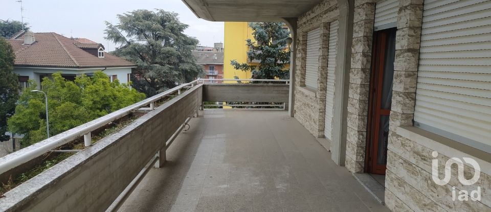 Appartamento 5 locali di 136 m² a Valenza (15048)