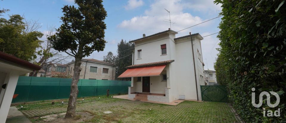 Farm 5 rooms of 218 m² in Portomaggiore (44015)