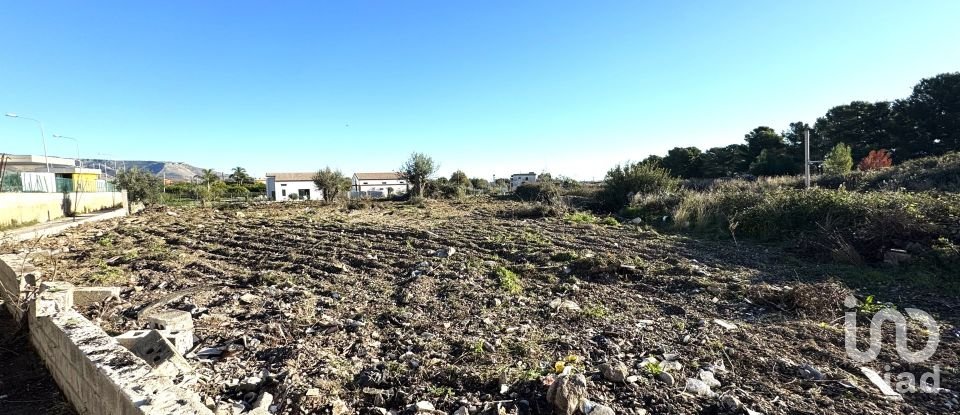 Terreno di 2.100 m² in Avola (96012)