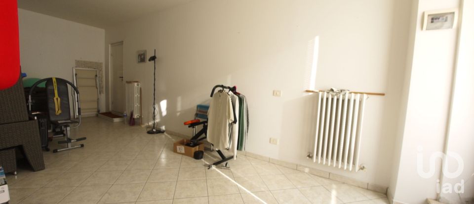 Shop / premises commercial of 60 m² in Osimo (60027)