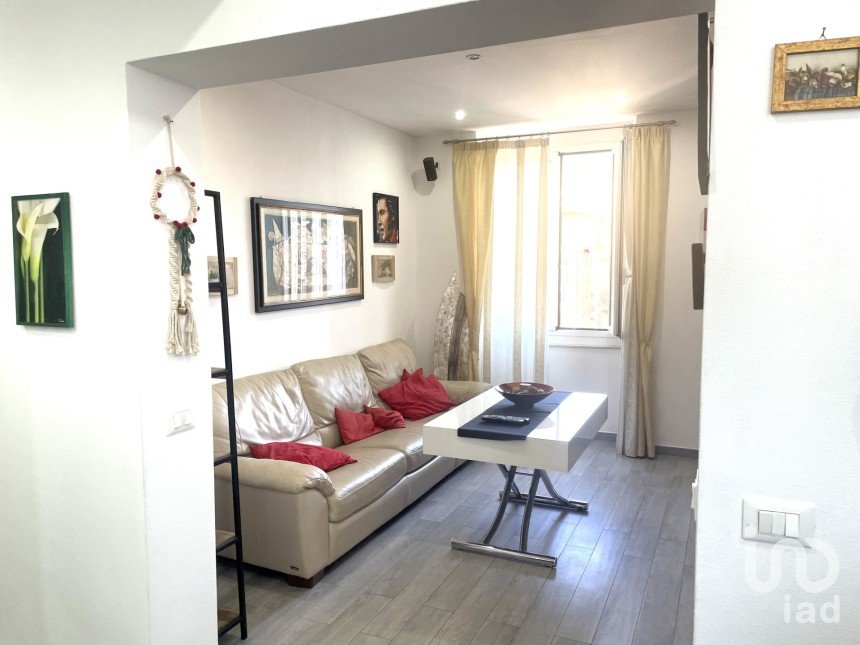 Apartment 5 rooms of 62 m² in Genova (16135)