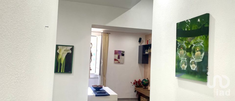 Apartment 5 rooms of 62 m² in Genova (16135)