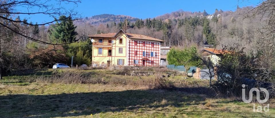 Farm 17 rooms of 384 m² in Cambiasca (28814)