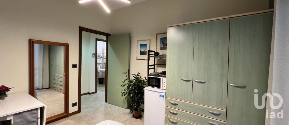 One-room apartment of 36 m² in Torino (10141)