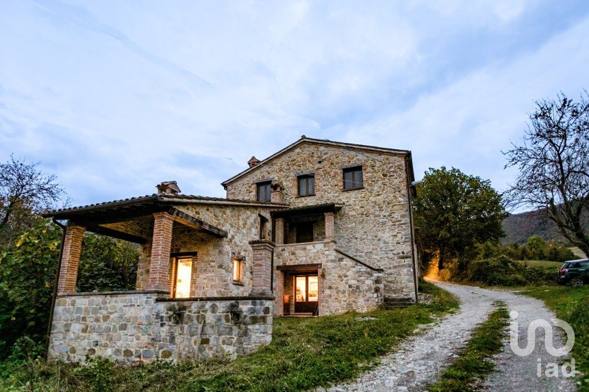 House 0 rooms of 226 m² in Pennabilli (47864)