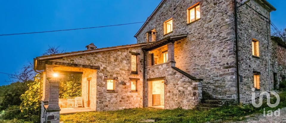 House 0 rooms of 226 m² in Pennabilli (47864)