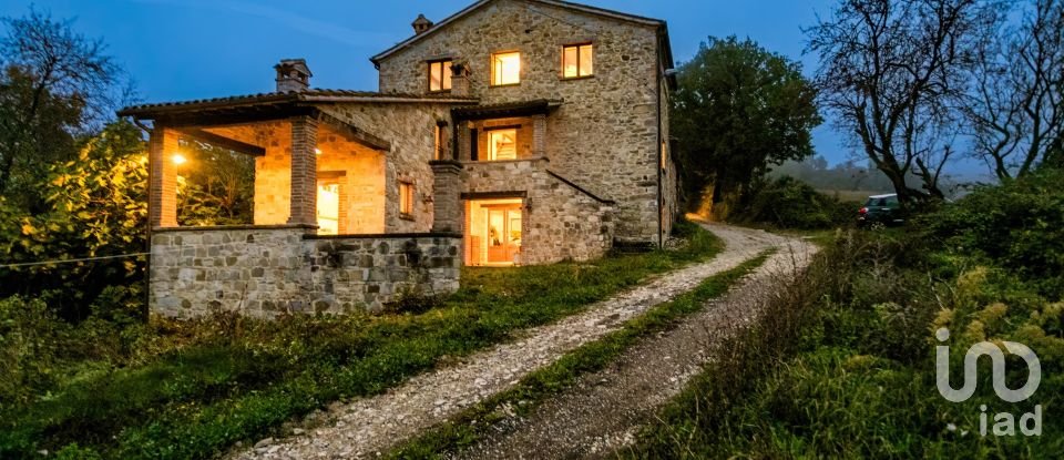 House 0 rooms of 226 m² in Pennabilli (47864)