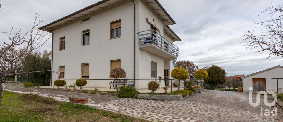 Town house 12 rooms of 300 m² in Filottrano (60024)