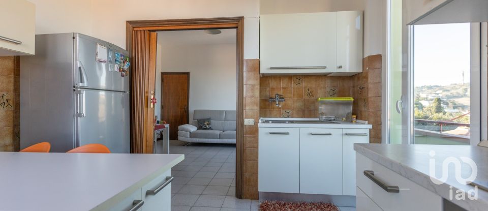 Apartment 5 rooms of 130 m² in Ancona (60131)