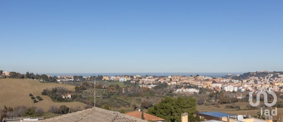 Apartment 5 rooms of 130 m² in Ancona (60131)