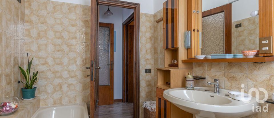 Apartment 5 rooms of 130 m² in Ancona (60131)