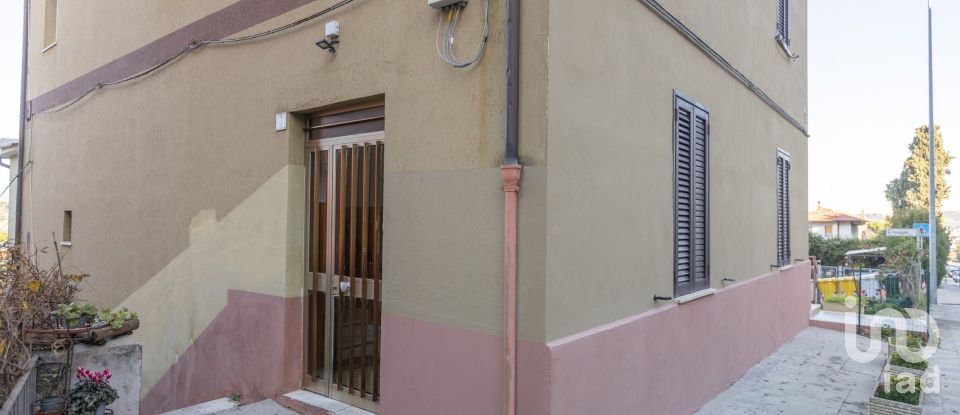 Apartment 5 rooms of 130 m² in Ancona (60131)