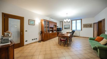 Three-room apartment of 170 m² in Copparo (44034)