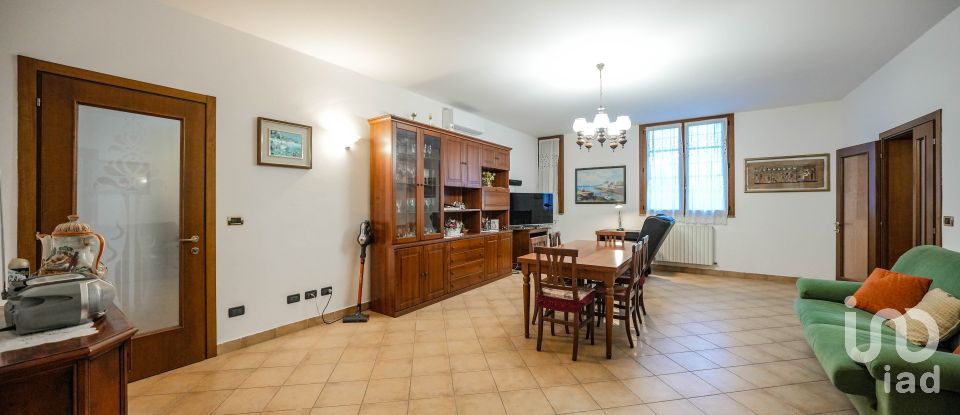 Three-room apartment of 170 m² in Copparo (44034)