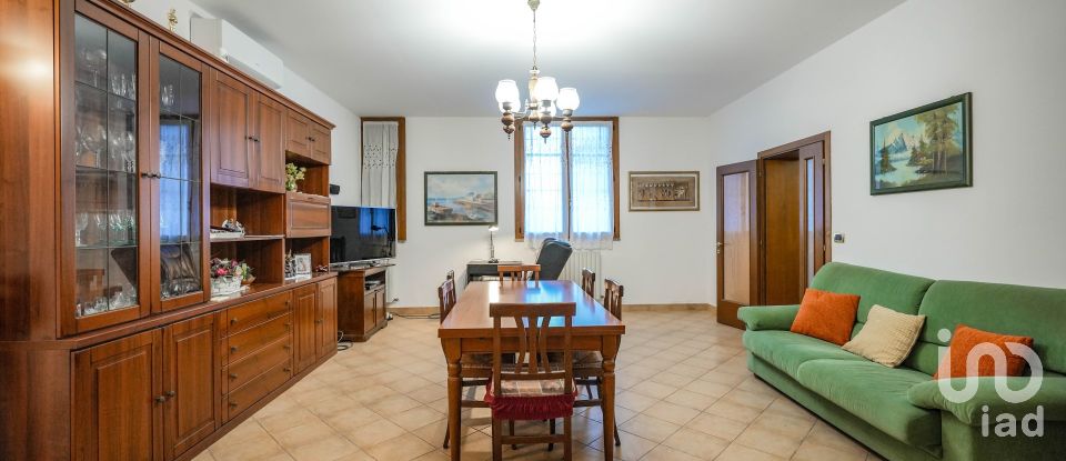 Three-room apartment of 170 m² in Copparo (44034)