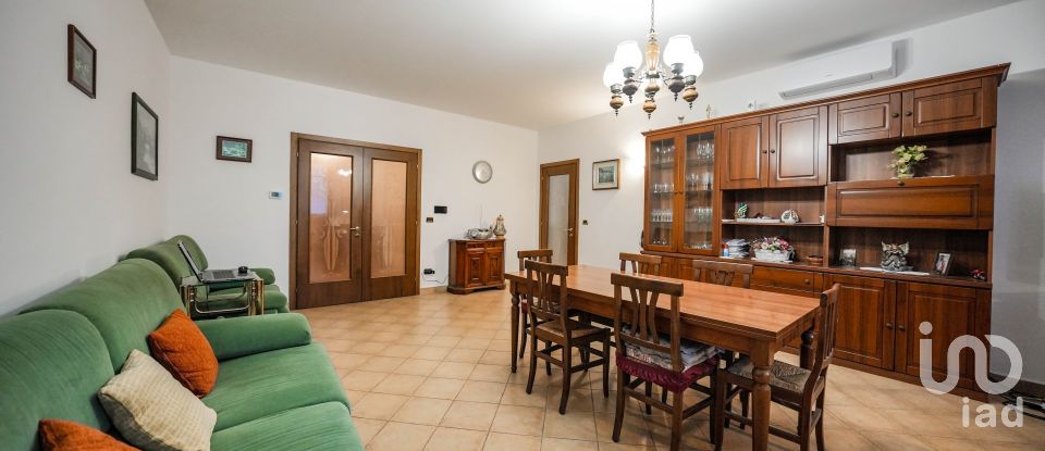 Three-room apartment of 170 m² in Copparo (44034)