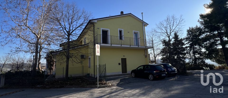 Apartment 5 rooms of 67 m² in Montegranaro (63812)