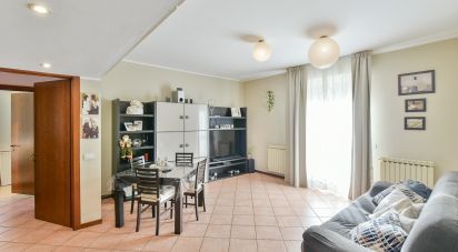 Three-room apartment of 95 m² in Cantù (22063)