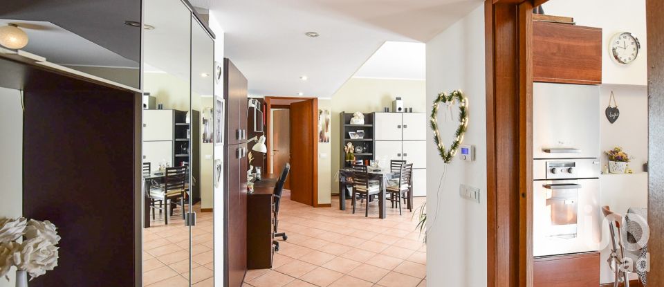 Three-room apartment of 95 m² in Cantù (22063)