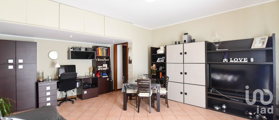 Three-room apartment of 95 m² in Cantù (22063)