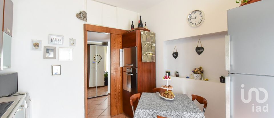 Three-room apartment of 95 m² in Cantù (22063)