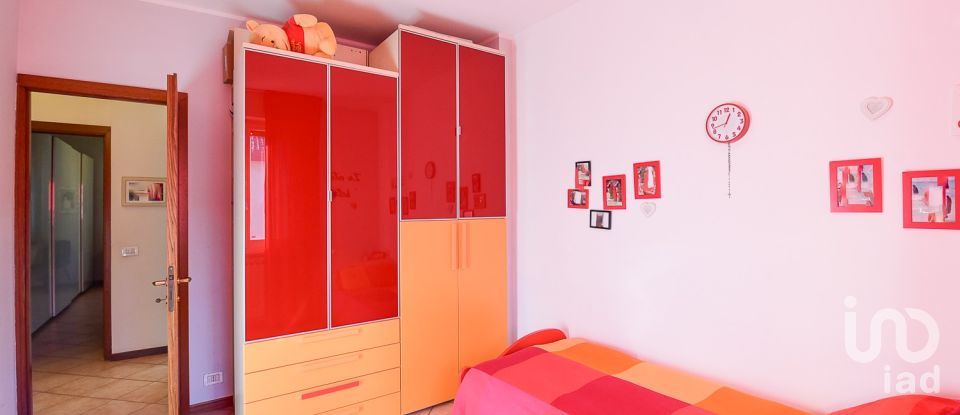 Three-room apartment of 95 m² in Cantù (22063)