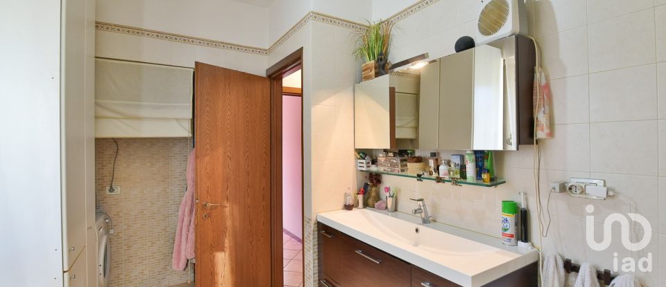 Three-room apartment of 95 m² in Cantù (22063)