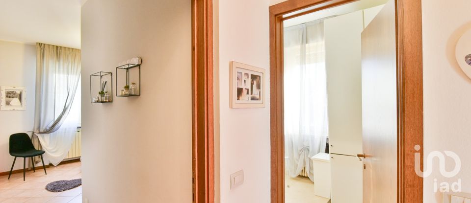 Three-room apartment of 95 m² in Cantù (22063)