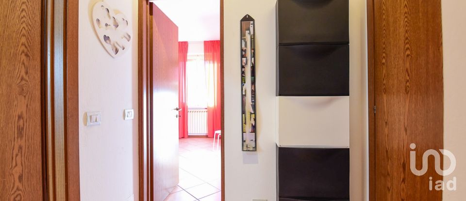 Three-room apartment of 95 m² in Cantù (22063)