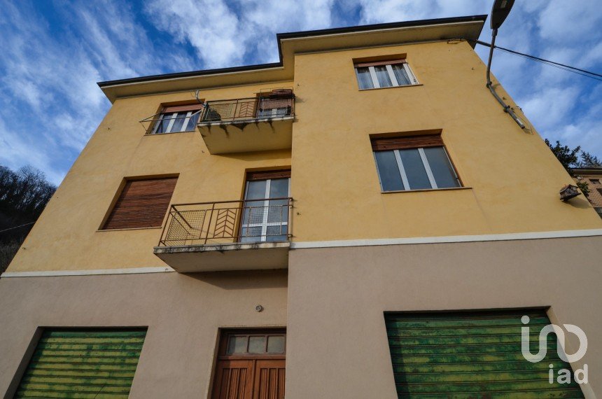 Casa 8 locali di 120 m² in Cengio (17056)