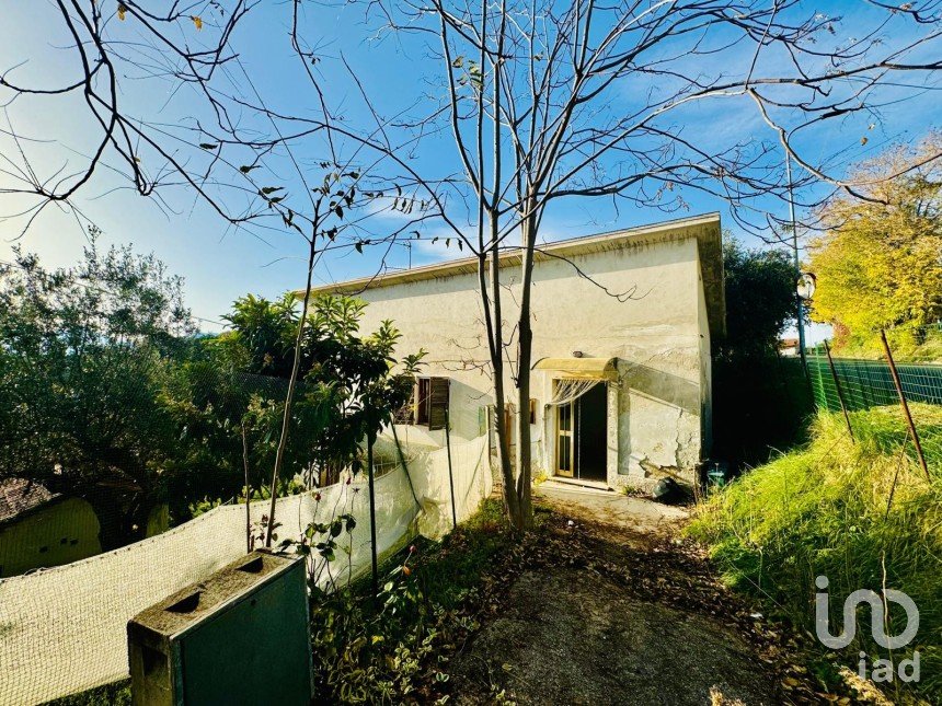 House 6 rooms of 120 m² in Corropoli (64013)