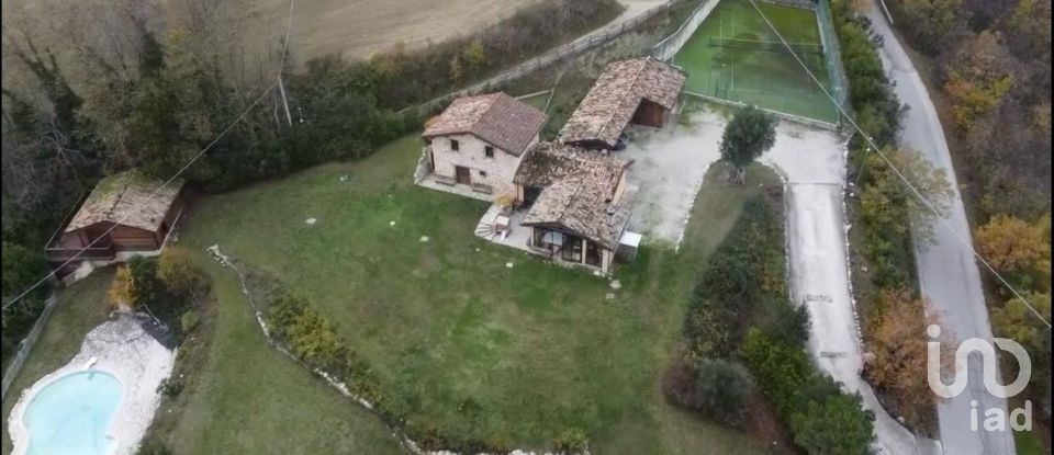 Farm 10 rooms of 600 m² in Civitella del Tronto (64010)